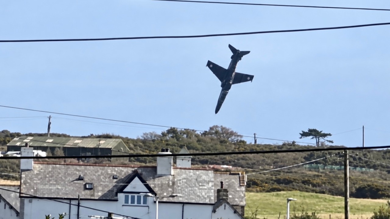 Pilot Ejects Before Vertical Crash