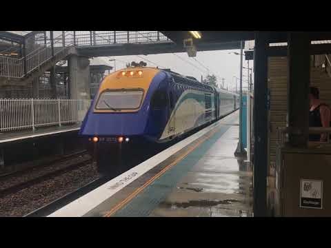 CountryLink XPT at Tuggerah, NSW