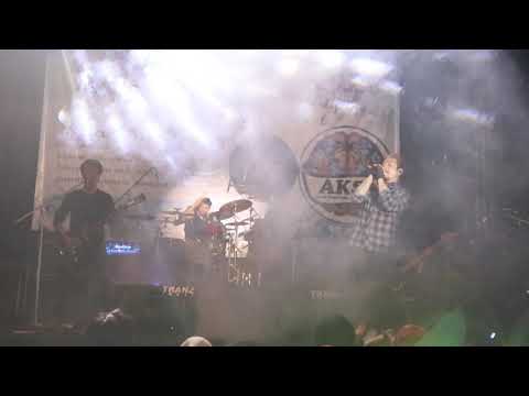 Killing me inside X Joe tirta - Fake (Live Unipa Surabaya)