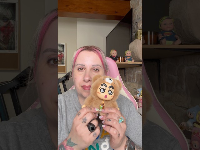 Vídeo relacionado con Crayon Shin Chan Peluche Figura de Acción - Juguete de Felpa Animal para Niños - Muñeco Almohada de Dibujos