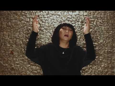 Thể hiện bởi Cẩm Vân