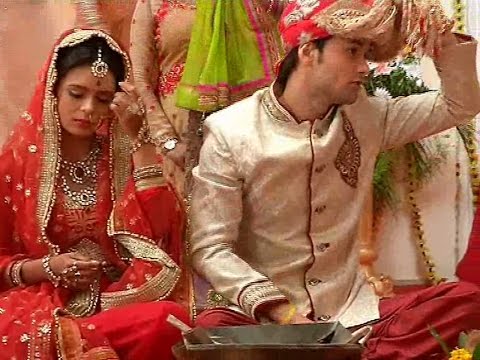 Shastri Sisters 8th April 2015 Full Episode | Devyani Stops Anushka Wedding