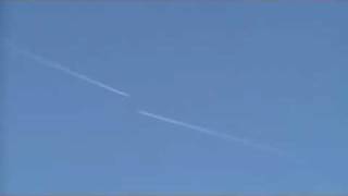 preview picture of video 'Commercial Aircraft Near Miss?'