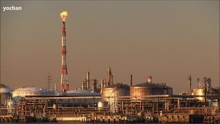 preview picture of video 'Very great chimney! View of factory - TonenGeneral Kawasaki Refinery (Japan)'