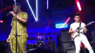 MNEK Every little Word Live at TGE