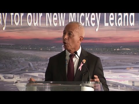 Mario Diaz abruptly resigns as Houston Airport System ... - YouTube