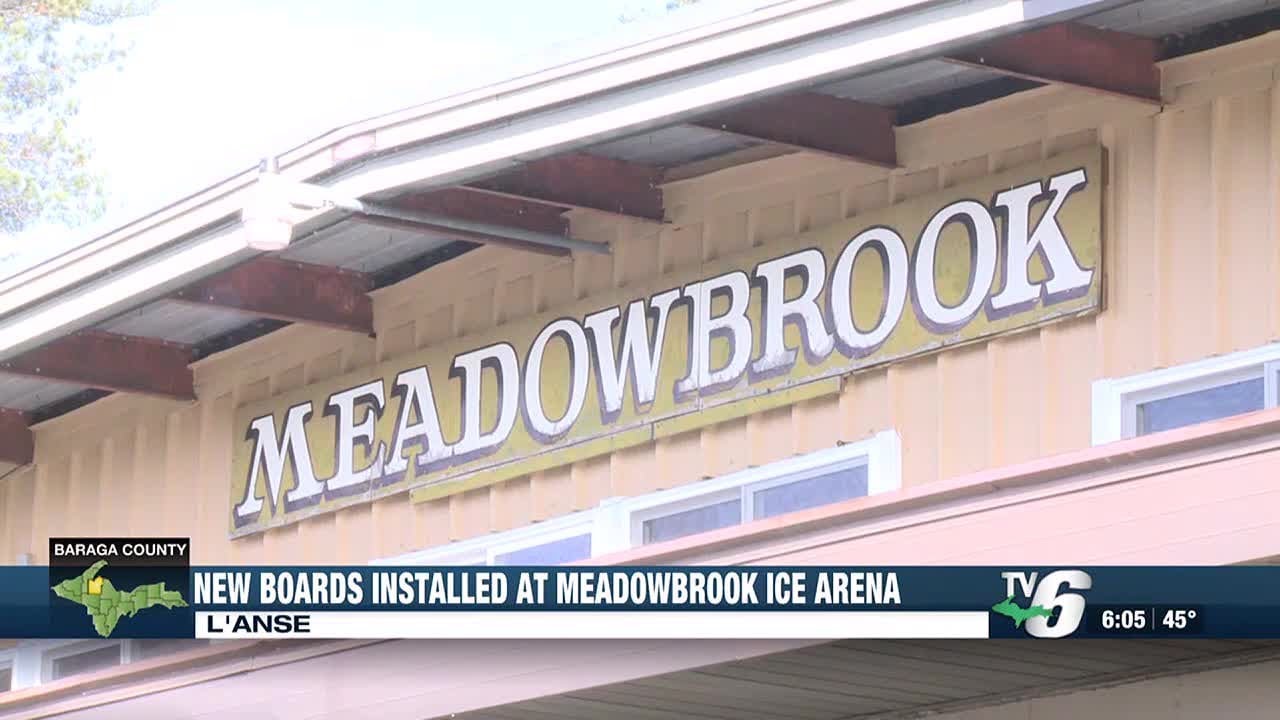 New ice rink walls, glass installed at Meadowbrook Arena in L’Anse