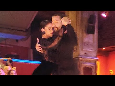 Uno (D'Arienzo) Indira Hiayes y Rodrigo Palacios. Muy lunes milonga 20ene25 (2/4)