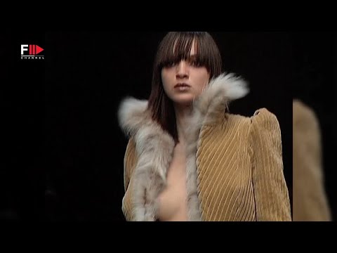 Vintage in Pills GIANFRANCO FERRÉ  Fall 2001 - Fashion Channel