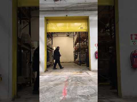 high-speed self-repairing zipper door for warehouse applications requiring fast operation