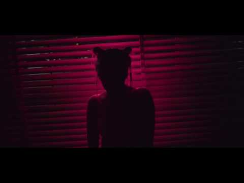 Trackdee - Tu cara (Ft. Flowyn) (Video Oficial)
