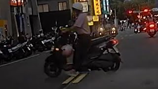 ：欸，有車位！走你（開聲音）