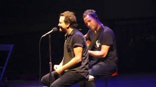 Pearl Jam Eddie Vedder Emotional Intro + Bee Girl 06/13/2018 Ziggo Dome Amsterdam NL