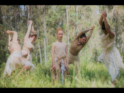 בראשית. כוראוגרפיה: יוגב בלום. בביצוע הלהקה הייצוגית הצעירה צבעי מחול. מתוך פסטיבל קמפ בתנועה 2021