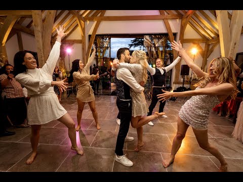 BEST SURPRISE WEDDING FIRST DANCE MEDLEY BRIDE & GROOM / SIMON AND LARA