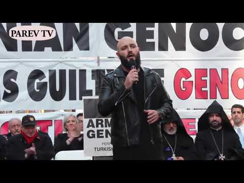 Elie Berberyan sings Horovel in Time’s Square NY.