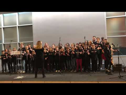 "We will rock you"-/ Queen /- izvodi RocHoir Kids (Beograd,Serbia) #RocHoir  #queen  15.11.'18