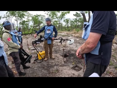澳洲的創新技術有望更快、更安全地清除地雷 | REUTERS (Australian innovation promises faster, safer landmine clearance | REUTERS)