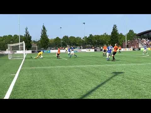 V.V. De Meern 1 tegen Argon 1 van 27 mei 2023. Schot Maarten Nikkessen