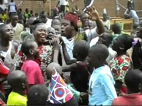 MALEPOPO ET LES ENFANTS DE LA RUE A BANGUI