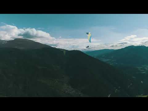 Tobi über Lüsen auf Escape Papillon Paraglider