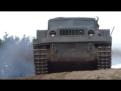 Sowjetischer Raupenschlepper ATS-59 in Dolle 2024