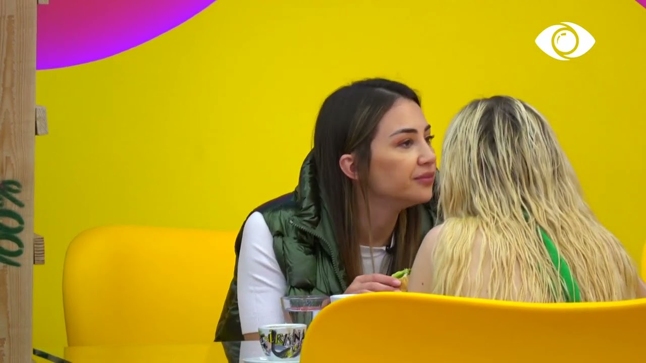 Kristi bisedon me vajzat: Ajo Jona është në delir!