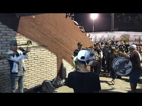 "Los bombos de tense meten inyecciones anímicas cómo está." Barra: La Banda Más Fiel • Club: Atlético Platense