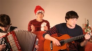 12 Christmas Songs in 4 Minutes (FreddeGredde)