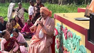 Darśana, harikathā and arati at Śrīla Bhaktivedānta Trivikrama Gosvāmī Mahārāja’s samadhi.