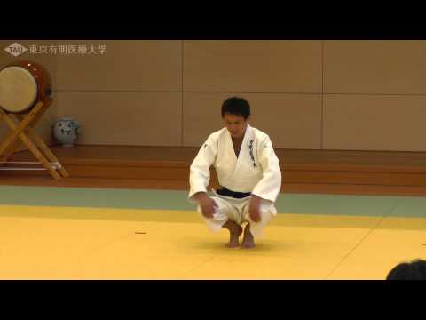柔道 後方受身の指導法(3) 蹲踞(そんきょ)から