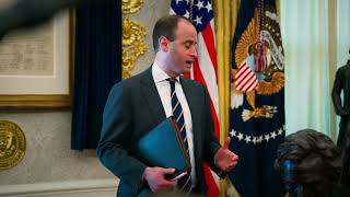 Trump Teken Perintah Eksekutif soal Integritas Pemilu, Soroti Mail-in Ballot