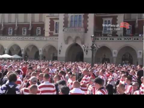 30.04.2012 Przemarsz kibiców z Rynku Głównego na 185. Świętą Wojnę (WikiPasy.pl)