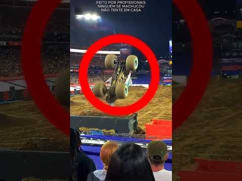O Primeiro Salto para Frente na HISTÓRIA do Monster Truck!