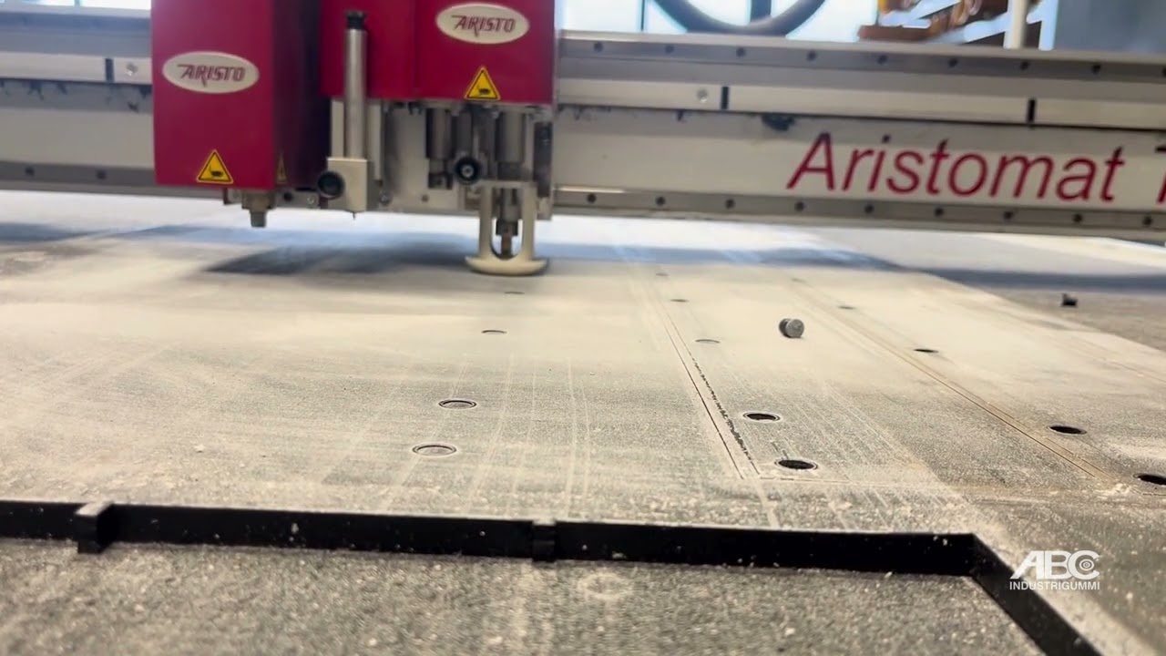 Præcis CNC-skæring i gummi og PU med Aristo Aristomat TL 1625 C | ABC Industrigummi