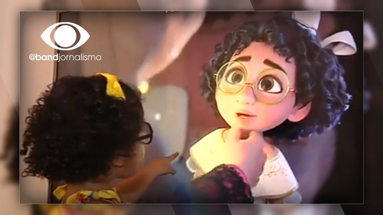 "Sou eu, mamãe": menina viraliza ao se reconhecer em personagem da Disney