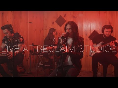 Val Astaire - Kiss (Live at Reclaim Studios)