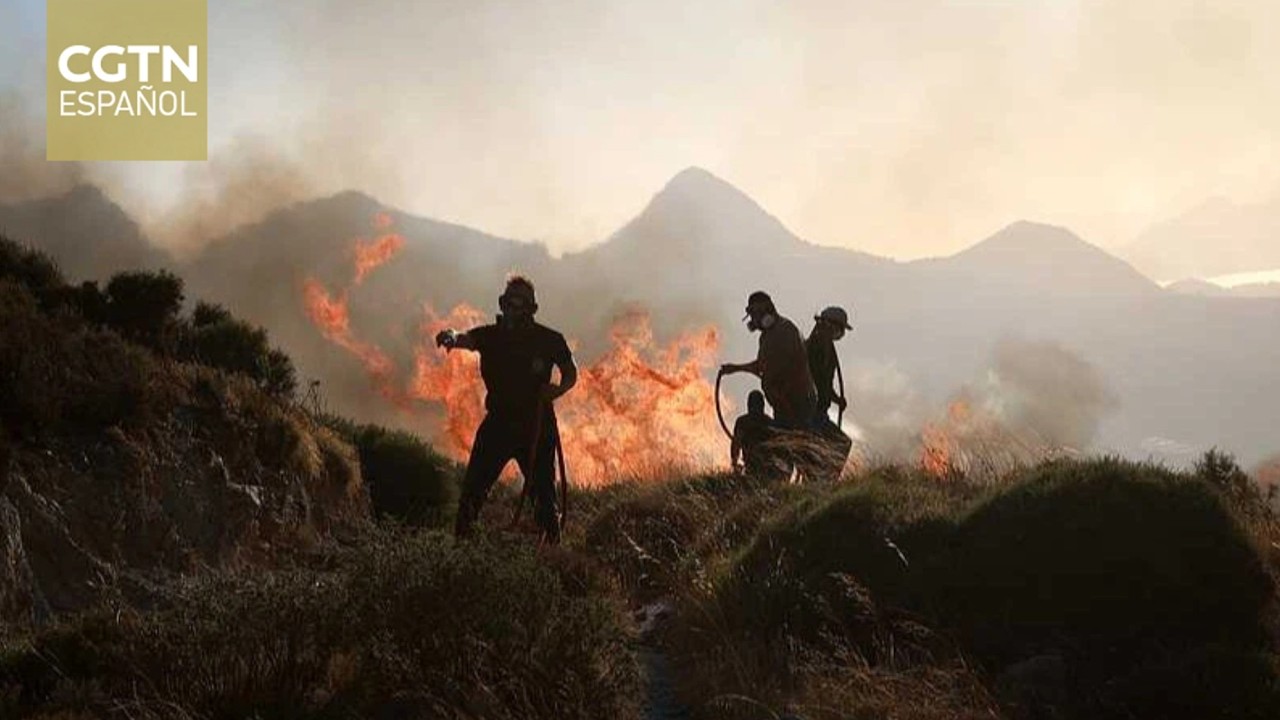 Los incendios forestales arrasan varias zonas de Grecia