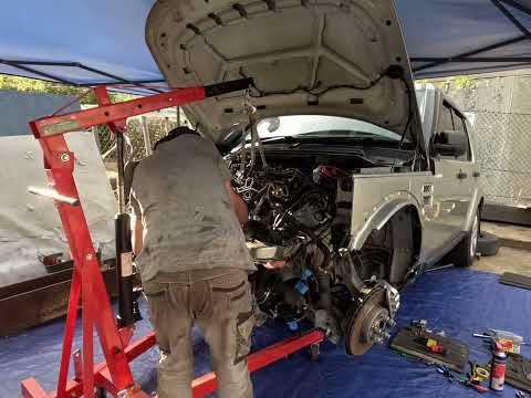Land Rover Discovery 4 Engine removal with body on episode 3