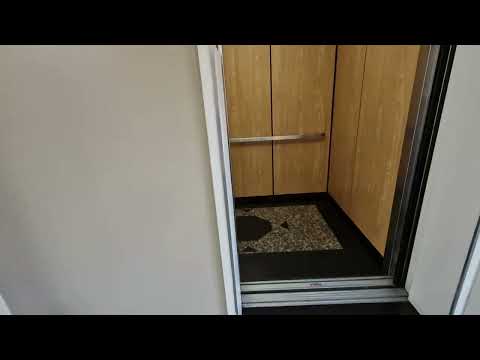 1989 Otis Elevator @ Super 8 in Chicago Bridgeview