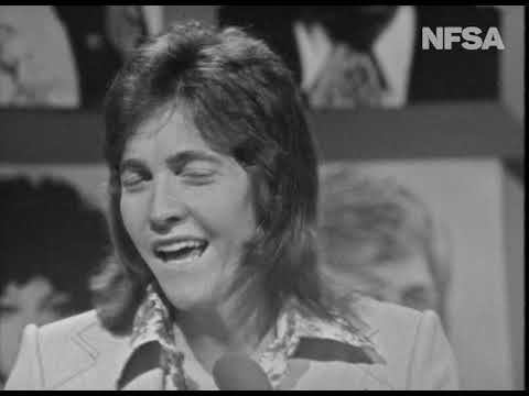 Jeff Phillips performs 'Wrong or Right' on the last episode of Happening 72,11 November 1972.