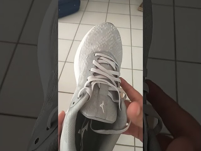 Vídeo relacionado con Mizuno Wave Lagacy - Zapatos de Entrenamiento para Hombre, Rojo, 10.5