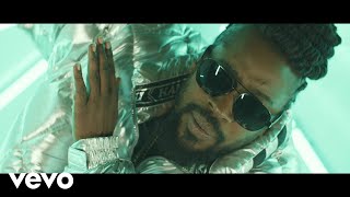 Beenie Man - Put Her in Di Middle (Official Music Video)