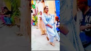 Download lagu Ladke ki Badhaai lete huye Kinner Gali song bast mp3