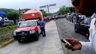 preview picture of video 'maestros cierran carretera en benito juarez veracruz'