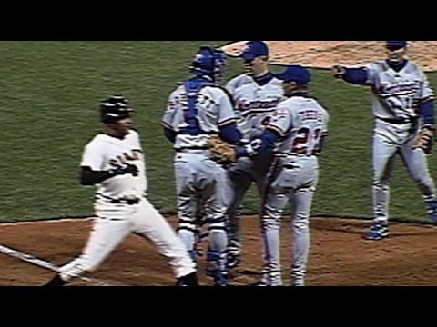 MON@SF: Giants tie game on infield-fly gaffe