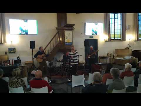 Train Out of Hollywood (Judith Owen), performed by MEEZZ