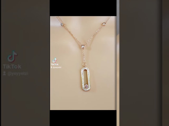 Vídeo relacionado con NILUXE DESIGN - Collar Estrella de Acero Inoxidable - Collar Largo Estrella - Colgante Mujer con Cadena Larga en Dorado o Plateado - Colgante Mujer Grande de Acero Inoxidable (Dorado)
