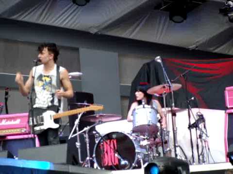 Thumbnail for The Big Pink - Dominos - Live Madrid (16-06-10) by The Big Pink