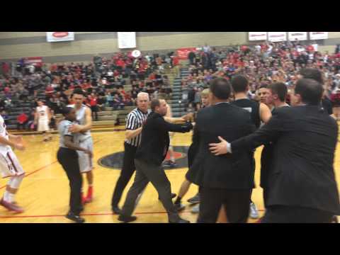 Oregon City scores in final seconds to beat Clackamas 59-57